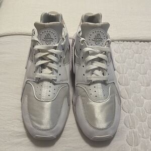 Nike Air White  Hurachi size 12 —.  EXCELLENT CONDITION - Worn once!